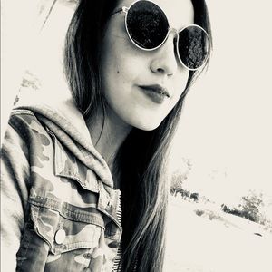 Meet your Posher, Luisa